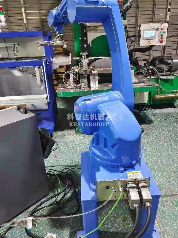 豪橫老板上六軸沖壓機器人代替工人(圖3) 豪橫老板上六軸沖壓機器人代替工人(圖3)