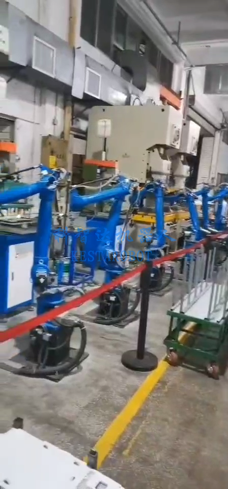 沖壓機(jī)器人多少錢一臺(tái)(圖3) 沖壓機(jī)器人多少錢一臺(tái)(圖3)