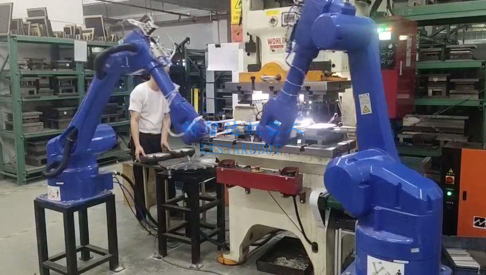 沖壓機(jī)器人多少錢一臺(tái)(圖5) 沖壓機(jī)器人多少錢一臺(tái)(圖5)