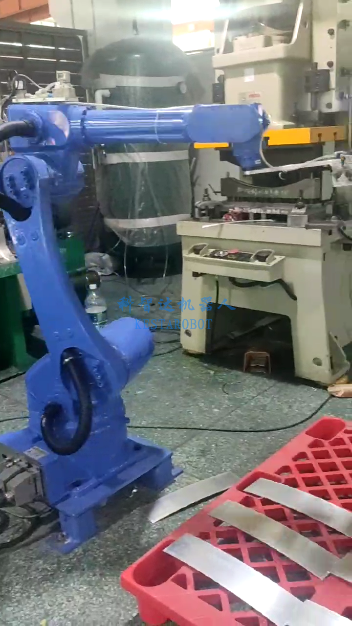 沖壓機(jī)器人多少錢一臺(tái)(圖2) 沖壓機(jī)器人多少錢一臺(tái)(圖2)