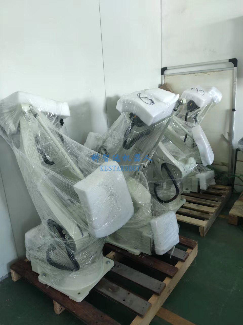 四軸關節機器人批量生產中(圖12) 四軸關節機器人批量生產中(圖12)